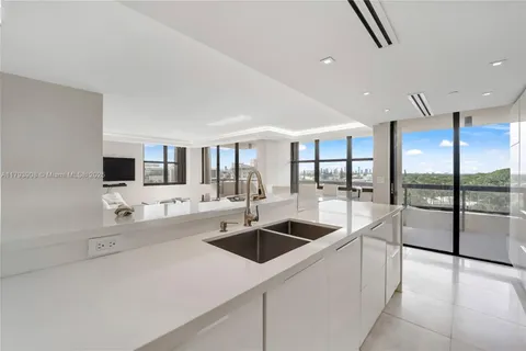2555 Collins Ave # 812, Miami Beach FL 33140