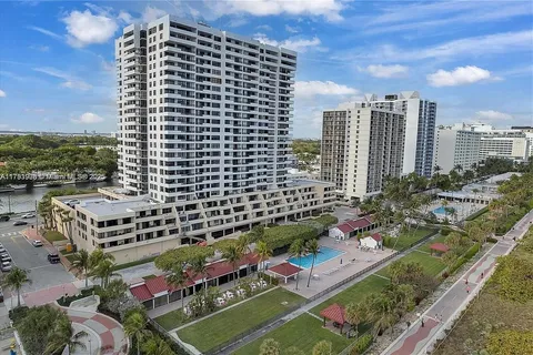 2555 Collins Ave # 812, Miami Beach FL 33140