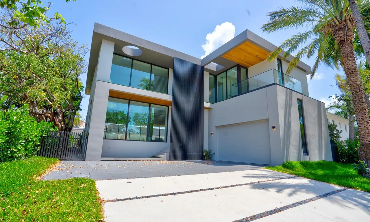 735 Fernwood Rd, Key Biscayne FL 33149
