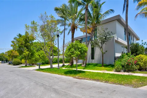735 Fernwood Rd, Key Biscayne FL 33149