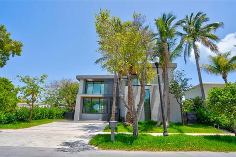 735 Fernwood Rd, Key Biscayne FL 33149