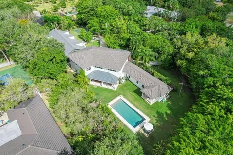 6910 SW 145th Ter, Palmetto Bay FL 33158