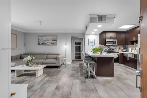 7215 Miami Lakes Dr # 20, Miami Lakes FL 33014