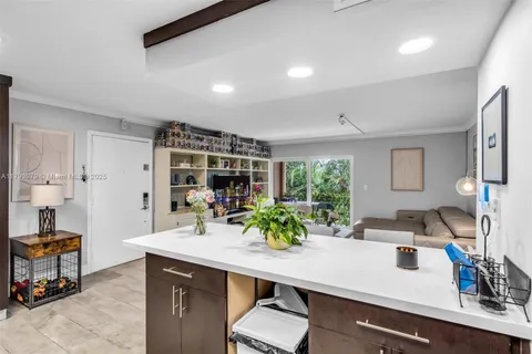 7215 Miami Lakes Dr # 20, Miami Lakes FL 33014