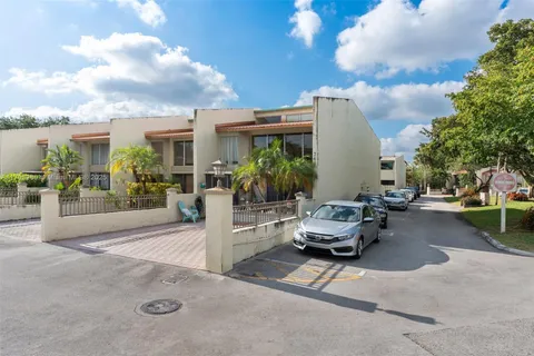 741 E Coco Plum Cir # 8, Plantation FL 33324