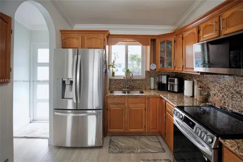 5224 W 24th Way # B, Hialeah FL 33016