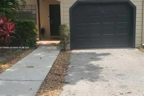 9073 Vineyard Lake Dr # 9073, Plantation FL 33324