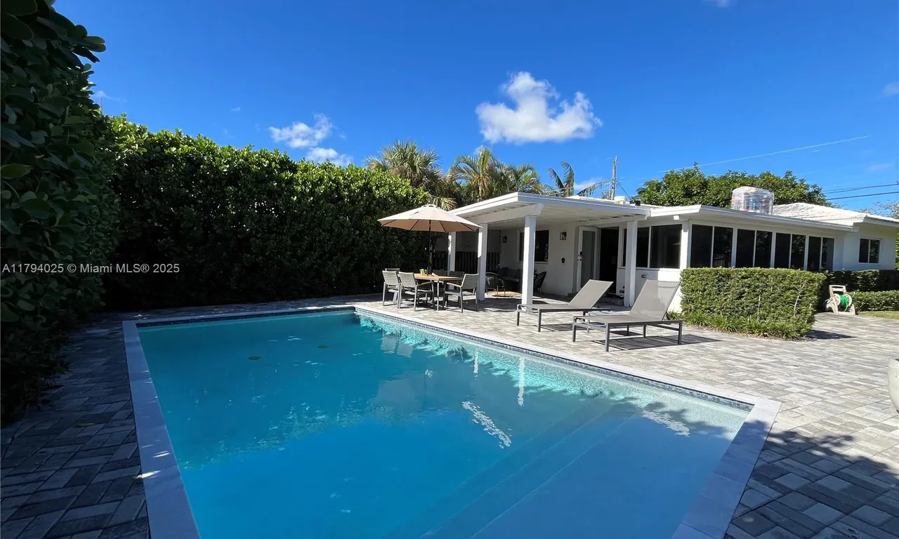 737 NE 16th St, Fort Lauderdale FL 33304