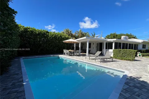 737 NE 16th St, Fort Lauderdale FL 33304