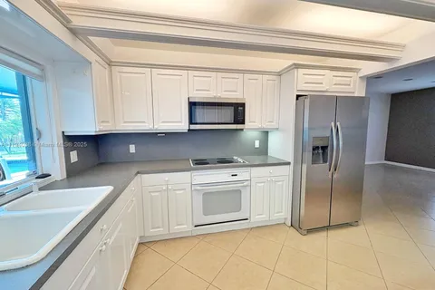 3080 NE 43rd St, Fort Lauderdale FL 33308