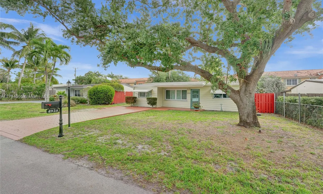4928 SW 24th Ave, Dania Beach FL 33312