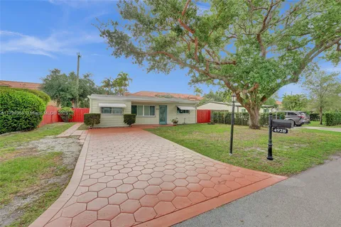 4928 SW 24th Ave, Dania Beach FL 33312