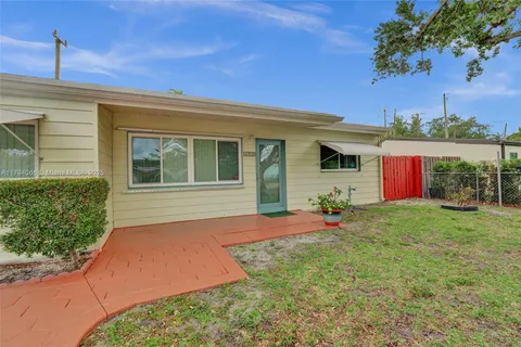 4928 SW 24th Ave, Dania Beach FL 33312