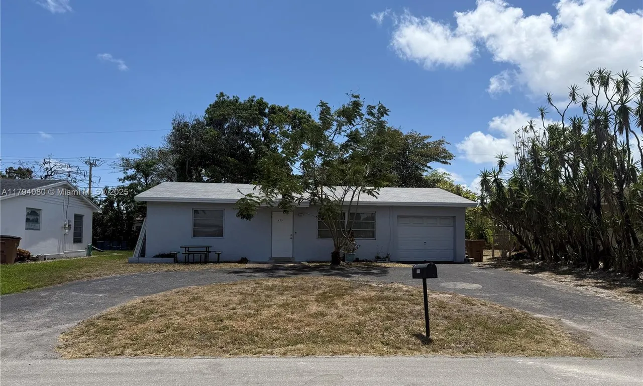 660 SW 14th Pl, Deerfield Beach FL 33441