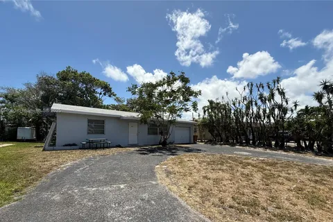 660 SW 14th Pl, Deerfield Beach FL 33441