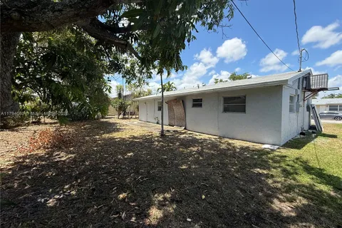 660 SW 14th Pl, Deerfield Beach FL 33441