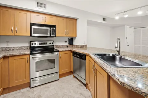 3131 Clint Moore Rd # 106, Boca Raton FL 33496
