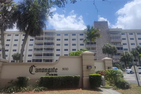 800 NE 195th St # 215, Miami FL 33179
