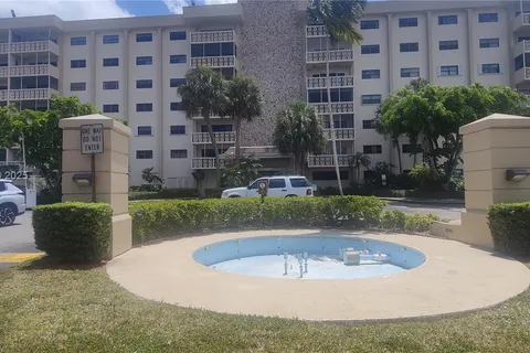 800 NE 195th St # 215, Miami FL 33179