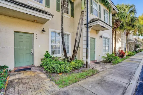 757 NW 42nd Ave, Plantation FL 33317