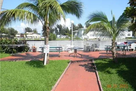 1275 Marseille Dr # 40, Miami Beach FL 33141