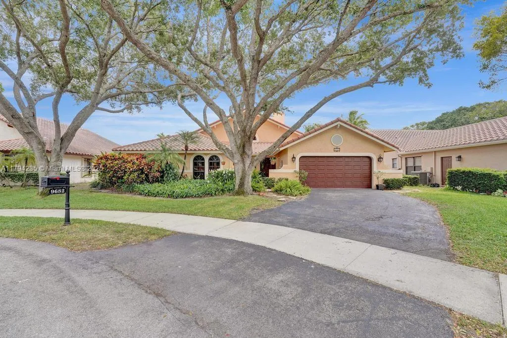 9682 Ridgecrest Ct, Davie FL 33328