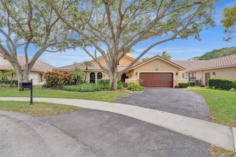 9682 Ridgecrest Ct, Davie FL 33328
