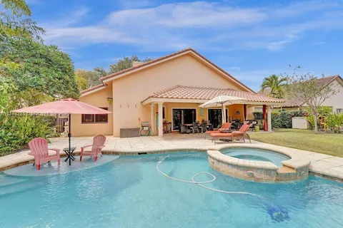 9682 Ridgecrest Ct, Davie FL 33328