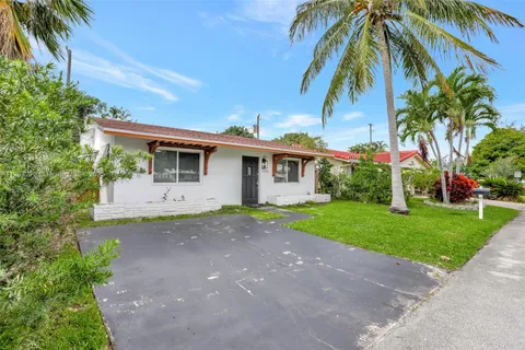 2712 NW 53rd St, Tamarac FL 33309