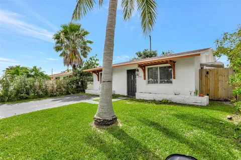 2712 NW 53rd St, Tamarac FL 33309