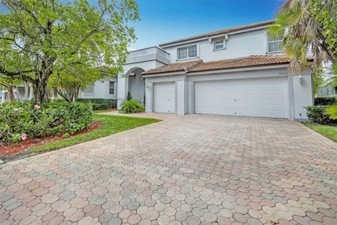 4123 W Lake Estates Dr, Davie FL 33328