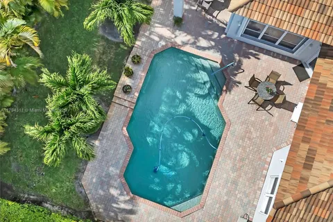 4123 W Lake Estates Dr, Davie FL 33328