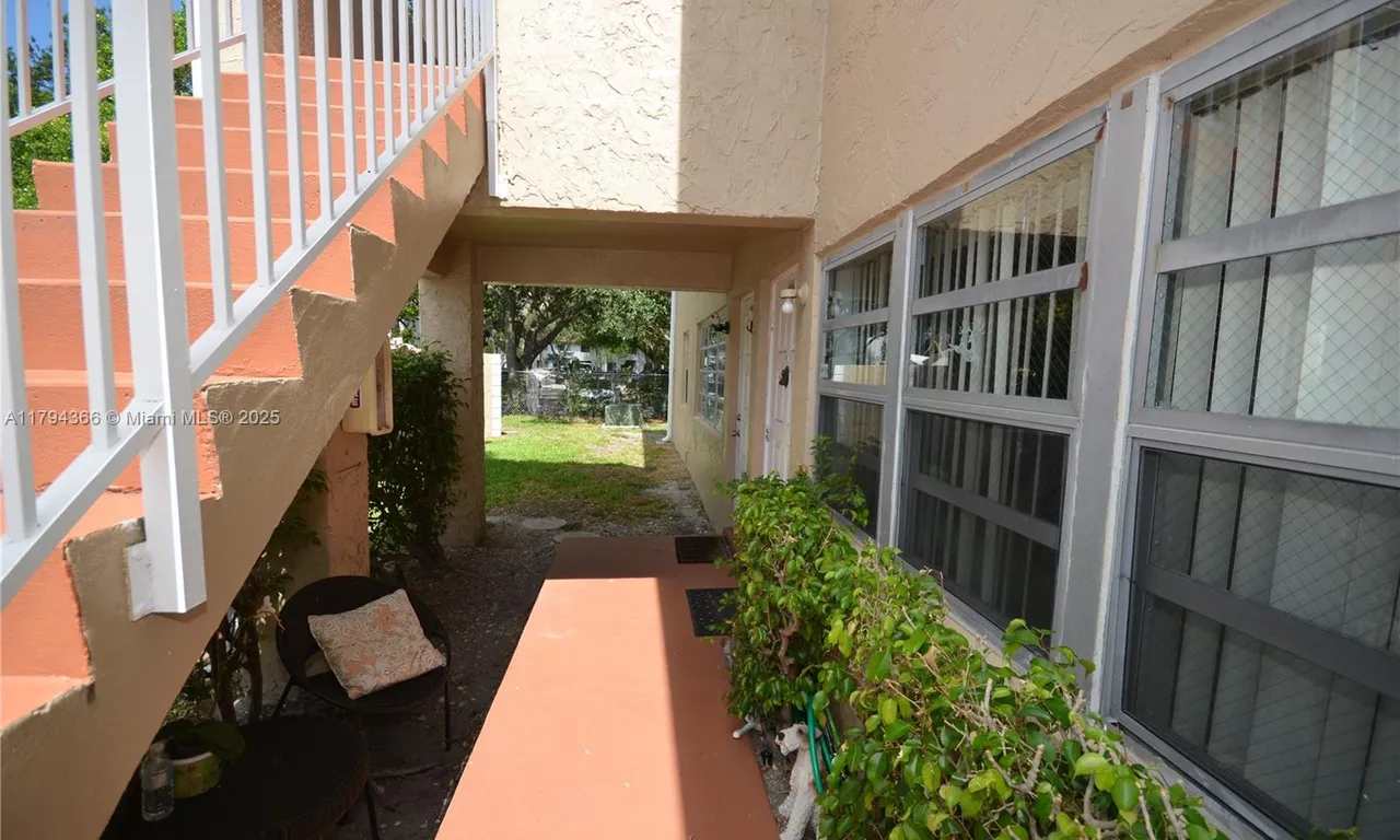 1004 Twin Lakes Dr # 1004, Coral Springs FL 33071