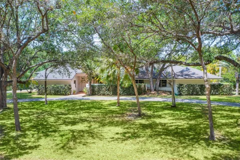 6255 SW 99th Ter, Pinecrest FL 33156