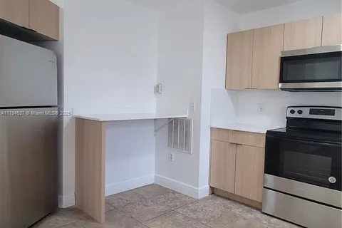 948 SW 3rd St # 303, Miami FL 33130