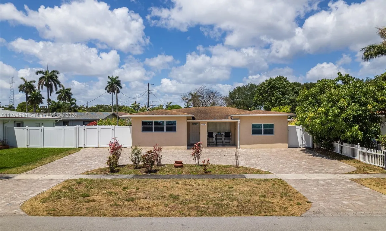 104 N 31st Ct, Hollywood FL 33021