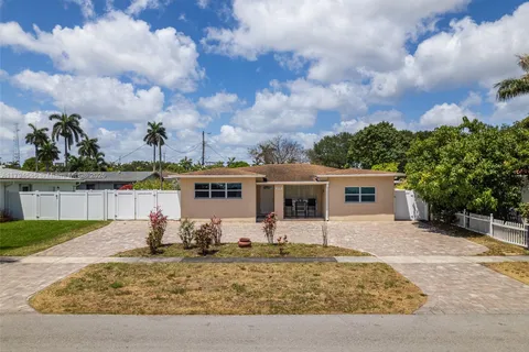 104 N 31st Ct, Hollywood FL 33021