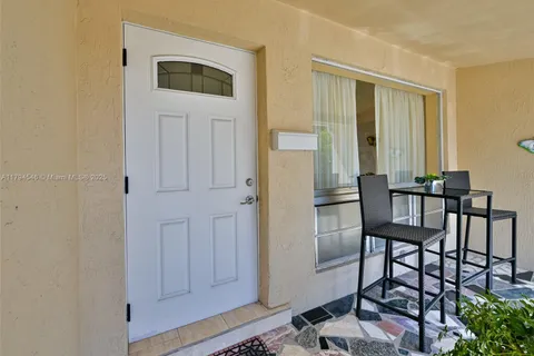 104 N 31st Ct, Hollywood FL 33021