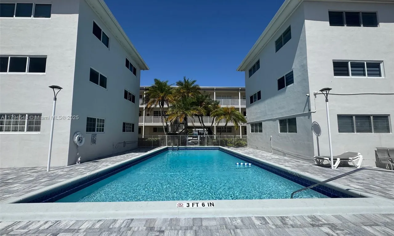 462 Golden Isles Dr # 301, Hallandale Beach FL 33009