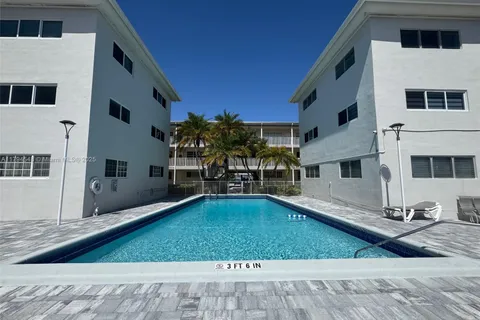462 Golden Isles Dr # 301, Hallandale Beach FL 33009