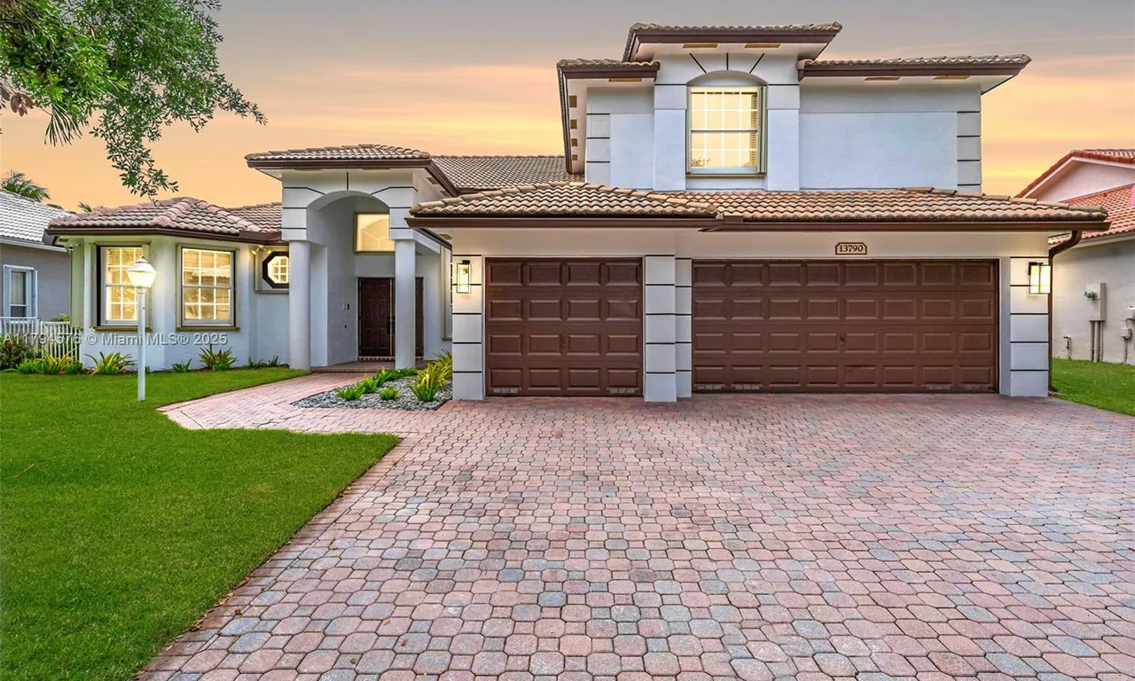 13790 NW 20th St, Pembroke Pines FL 33028