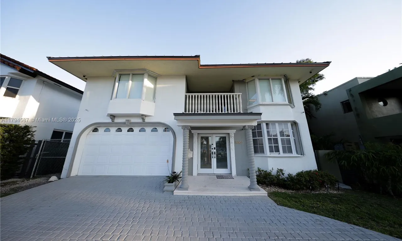 1230 NE 89th St, Miami FL 33138