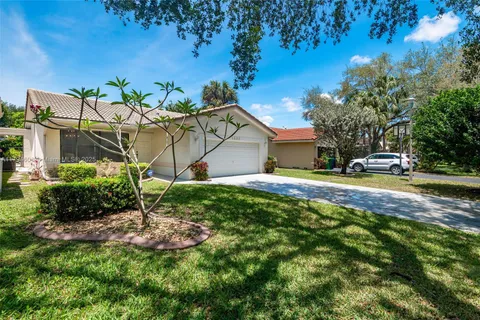 1422 NW 97th Ave, Coral Springs FL 33071