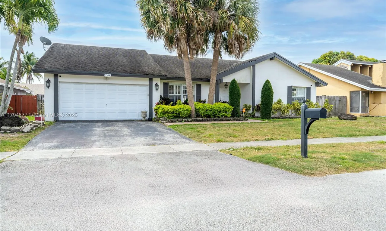 7354 NW 49th Ct, Lauderhill FL 33319