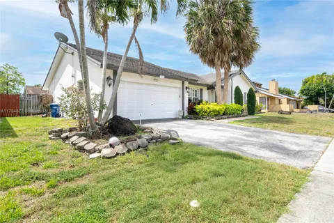 7354 NW 49th Ct, Lauderhill FL 33319