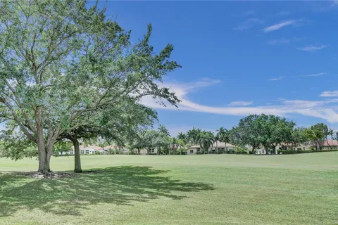 2495 Eagle Watch Ln, Weston FL 33327