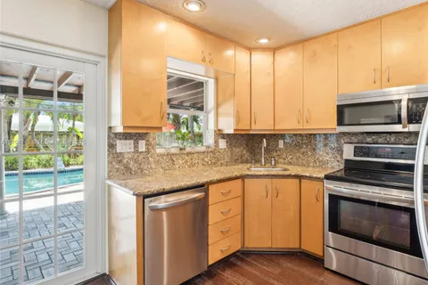 4400 NE 13th Ave, Oakland Park FL 33334