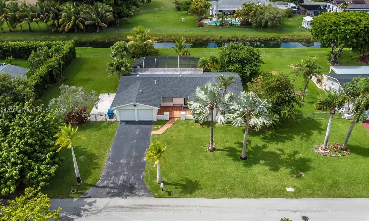 8885 SW 182nd Ter, Palmetto Bay FL 33157