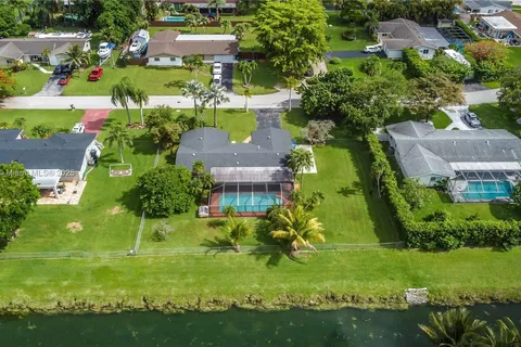 8885 SW 182nd Ter, Palmetto Bay FL 33157