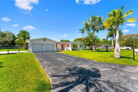 8885 SW 182nd Ter, Palmetto Bay FL 33157